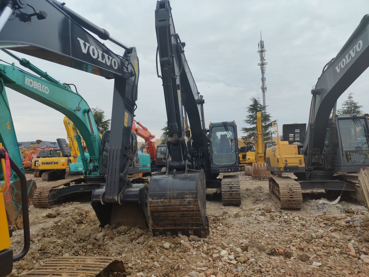 Volvo EC210B - Верижен багер: снимка 2 Volvo EC210B - Верижен багер: снимка 2