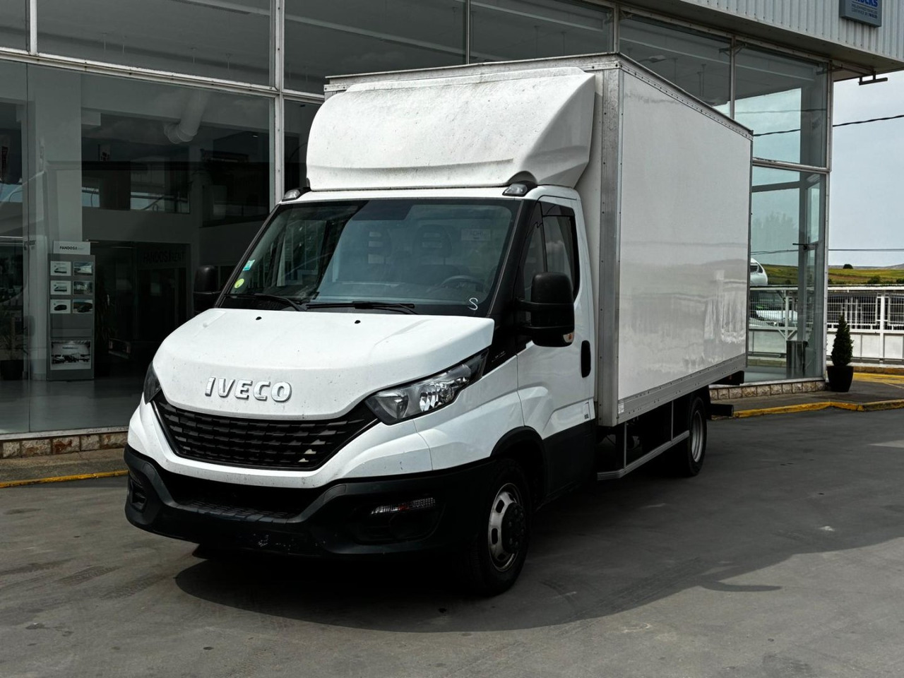 Caja cerrada IVECO 35C16 20m3 - Лекотоварен автомобил фургон: снимка 1 Caja cerrada IVECO 35C16 20m3 - Лекотоварен автомобил фургон: снимка 1