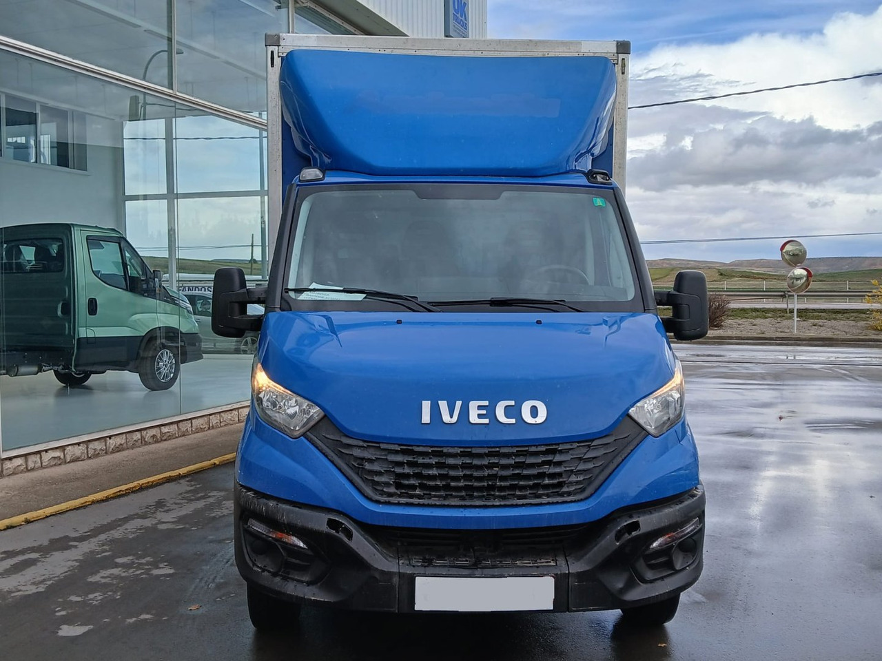 Caja cerrada IVECO 35C16 20m3 - Лекотоварен автомобил фургон: снимка 2 Caja cerrada IVECO 35C16 20m3 - Лекотоварен автомобил фургон: снимка 2