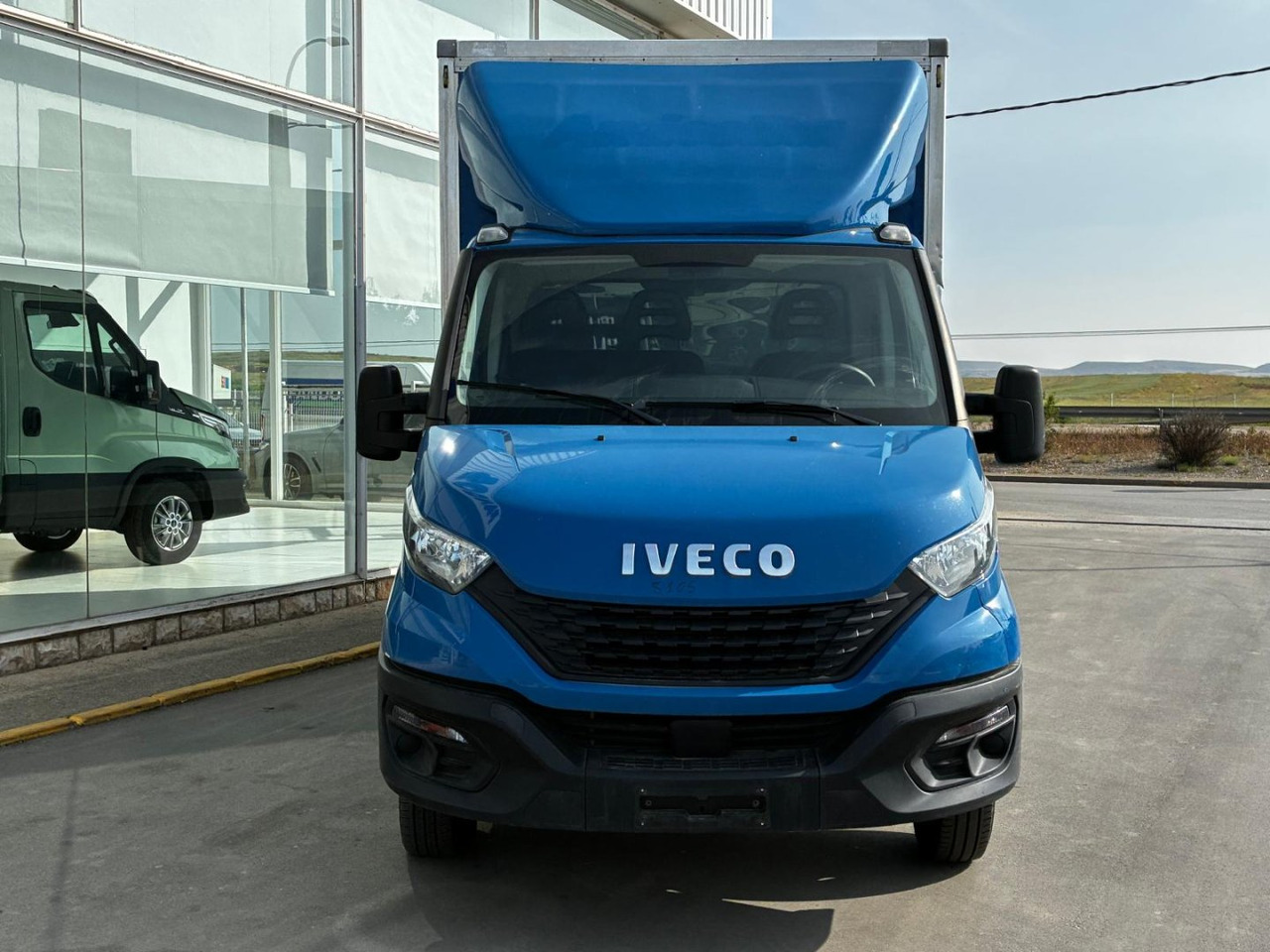 Caja cerrada IVECO 35C16 20m3 - Лекотоварен автомобил фургон: снимка 2 Caja cerrada IVECO 35C16 20m3 - Лекотоварен автомобил фургон: снимка 2