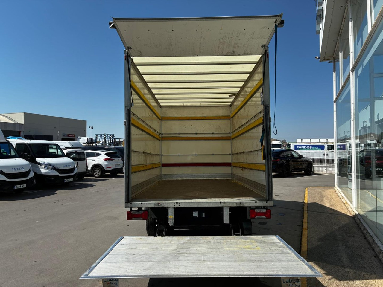 Caja cerrada IVECO 35C16 20m3 - Лекотоварен автомобил фургон: снимка 4 Caja cerrada IVECO 35C16 20m3 - Лекотоварен автомобил фургон: снимка 4