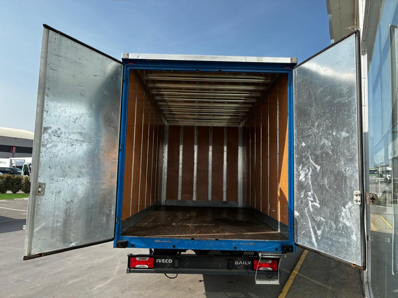 Caja cerrada IVECO 35C16 20m3 - Лекотоварен автомобил фургон: снимка 5 Caja cerrada IVECO 35C16 20m3 - Лекотоварен автомобил фургон: снимка 5