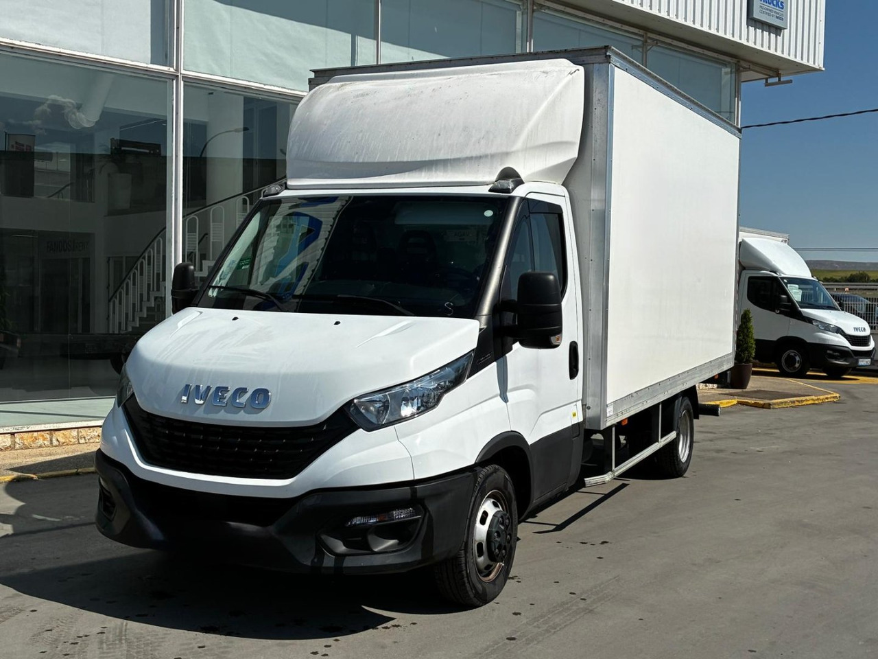 Caja cerrada IVECO 35C16 20m3 - Лекотоварен автомобил фургон: снимка 1 Caja cerrada IVECO 35C16 20m3 - Лекотоварен автомобил фургон: снимка 1