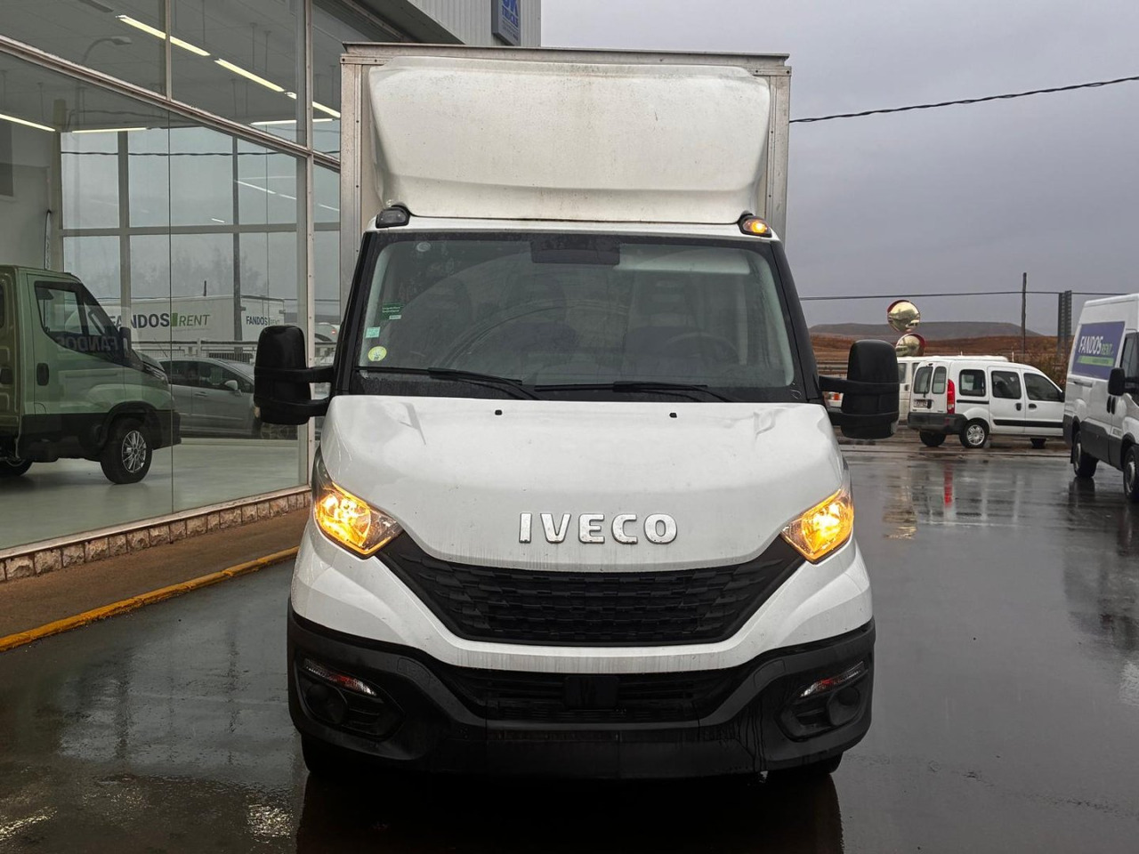 Caja cerrada IVECO 35C16 20m3 con puertas traseras - Лекотоварен автомобил фургон: снимка 2 Caja cerrada IVECO 35C16 20m3 con puertas traseras - Лекотоварен автомобил фургон: снимка 2