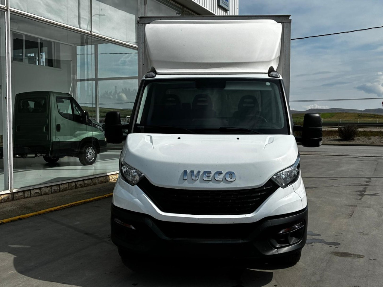 Caja cerrada IVECO 35C16 3.0 20m3 - Лекотоварен автомобил фургон: снимка 2 Caja cerrada IVECO 35C16 3.0 20m3 - Лекотоварен автомобил фургон: снимка 2