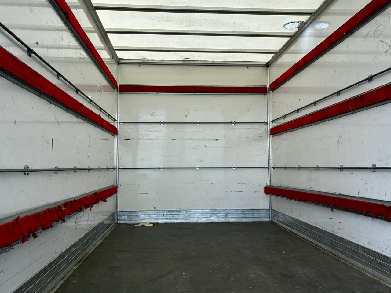 Caja cerrada IVECO 35C16 3.0 20m3 - Лекотоварен автомобил фургон: снимка 5 Caja cerrada IVECO 35C16 3.0 20m3 - Лекотоварен автомобил фургон: снимка 5
