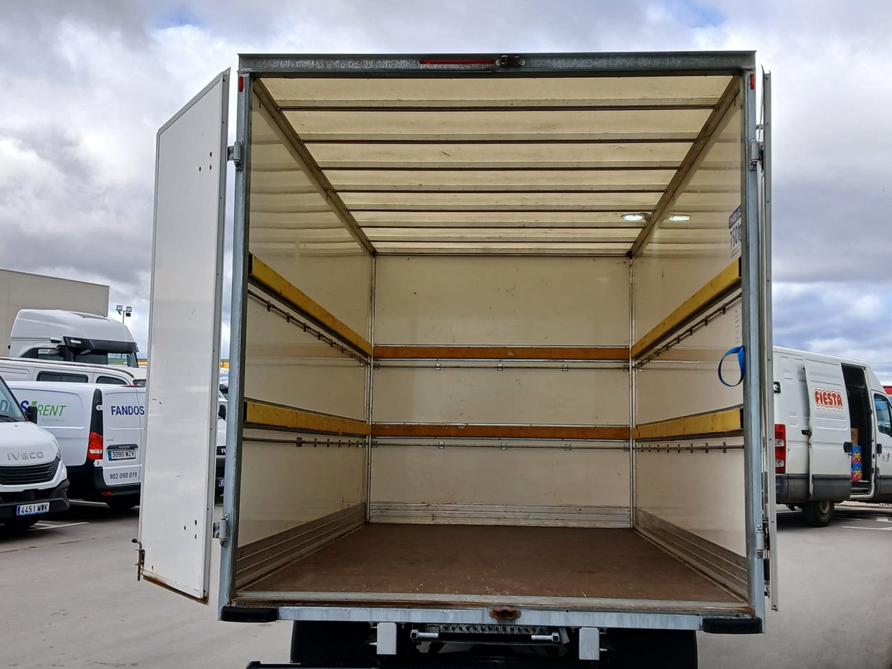 Caja cerrada IVECO 35C16 3.0 20m3 - Лекотоварен автомобил фургон: снимка 5 Caja cerrada IVECO 35C16 3.0 20m3 - Лекотоварен автомобил фургон: снимка 5