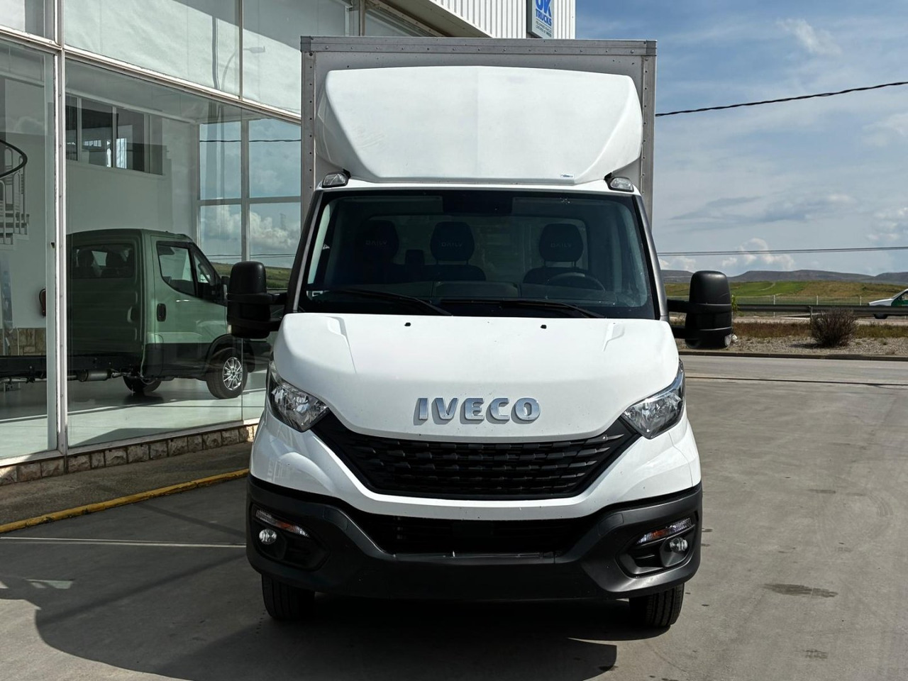 Caja cerrada IVECO 35C16 3.0 20m3 - Лекотоварен автомобил фургон: снимка 2 Caja cerrada IVECO 35C16 3.0 20m3 - Лекотоварен автомобил фургон: снимка 2