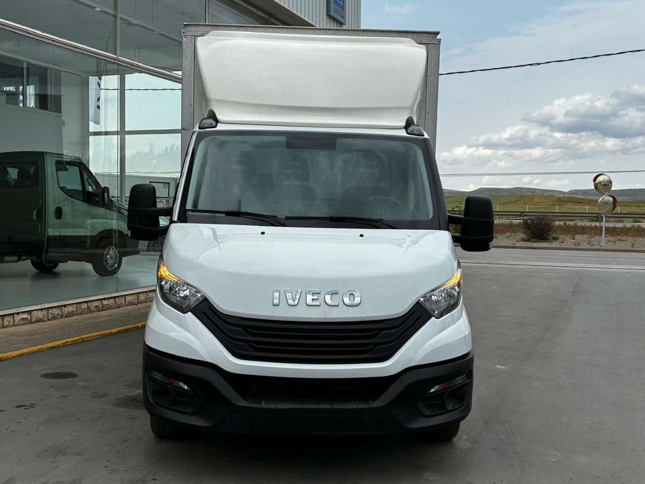 Caja cerrada IVECO 35C16 3.0 20m3 - Лекотоварен автомобил фургон: снимка 2 Caja cerrada IVECO 35C16 3.0 20m3 - Лекотоварен автомобил фургон: снимка 2