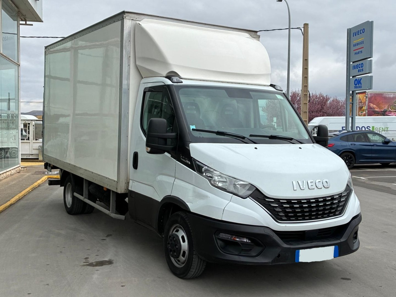 Caja cerrada con plataforma elevadora IVECO 35C16 20m3 Automática - Лекотоварен автомобил фургон: снимка 3 Caja cerrada con plataforma elevadora IVECO 35C16 20m3 Automática - Лекотоварен автомобил фургон: снимка 3