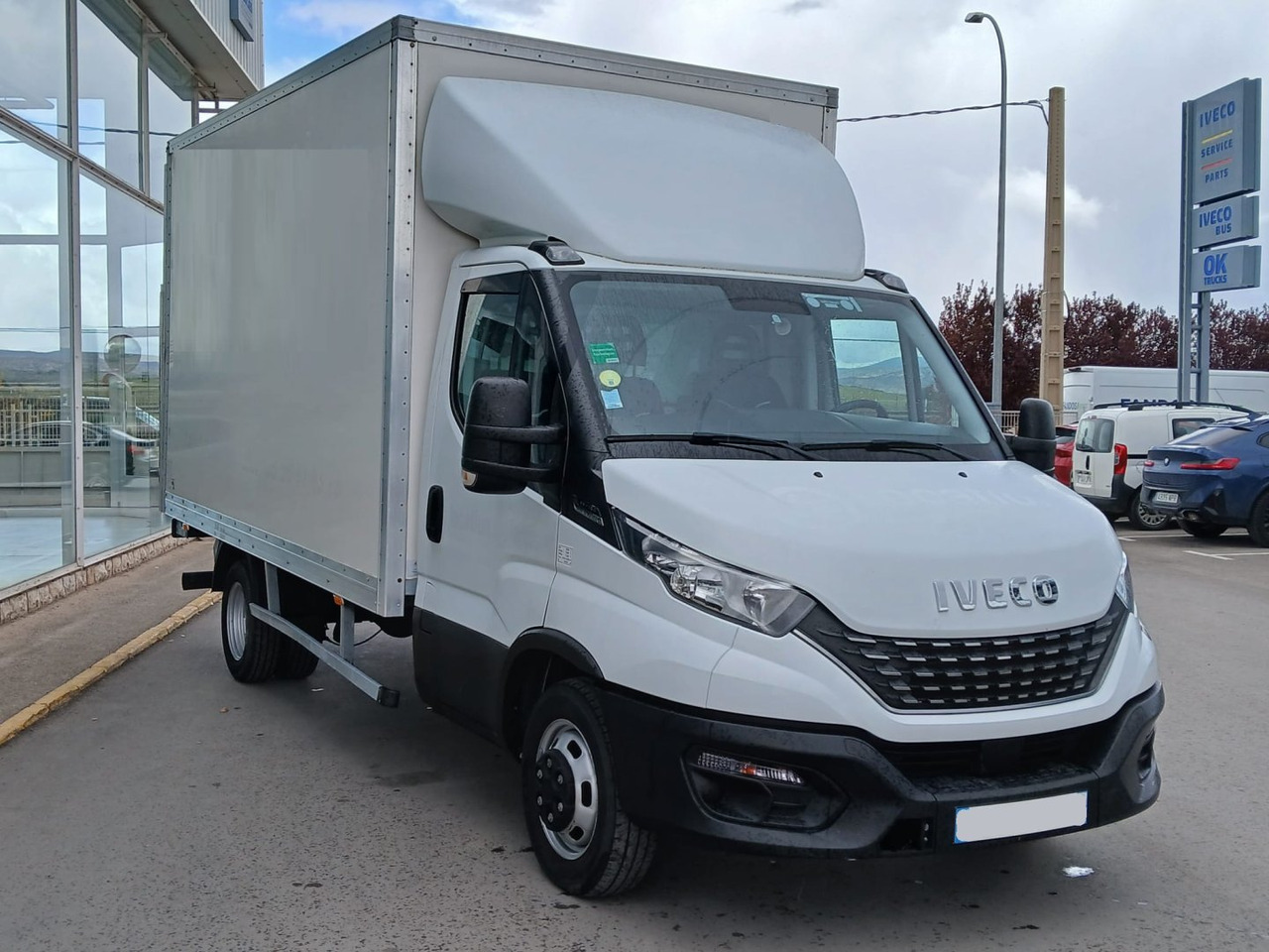 Caja cerrada con plataforma elevadora IVECO 35C16 20m3 Automática - Лекотоварен автомобил фургон: снимка 3 Caja cerrada con plataforma elevadora IVECO 35C16 20m3 Automática - Лекотоварен автомобил фургон: снимка 3