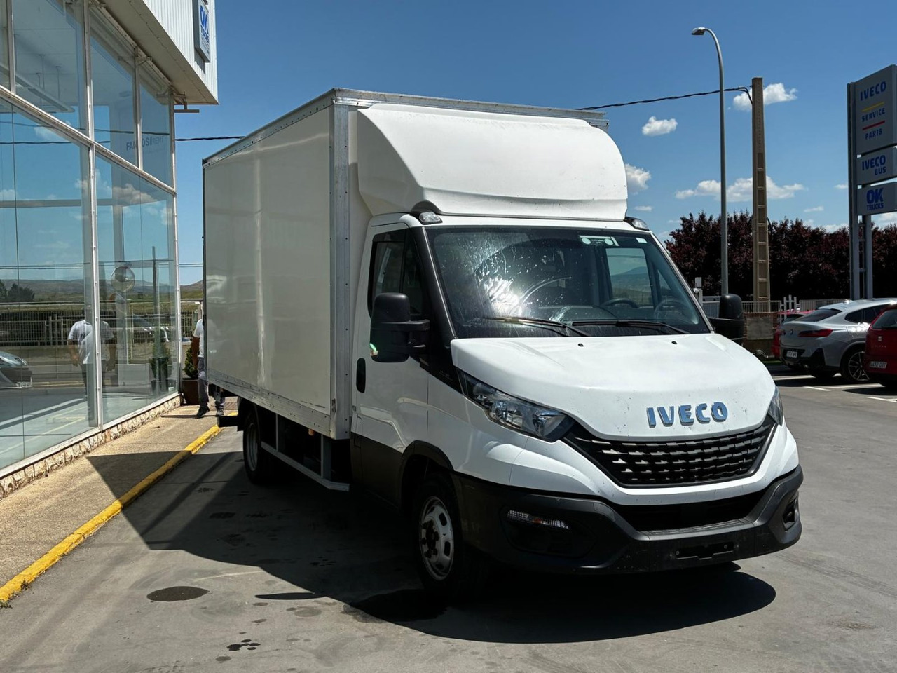 Caja cerrada con plataforma elevadora IVECO 35C16 20m3 - Лекотоварен автомобил фургон: снимка 3 Caja cerrada con plataforma elevadora IVECO 35C16 20m3 - Лекотоварен автомобил фургон: снимка 3