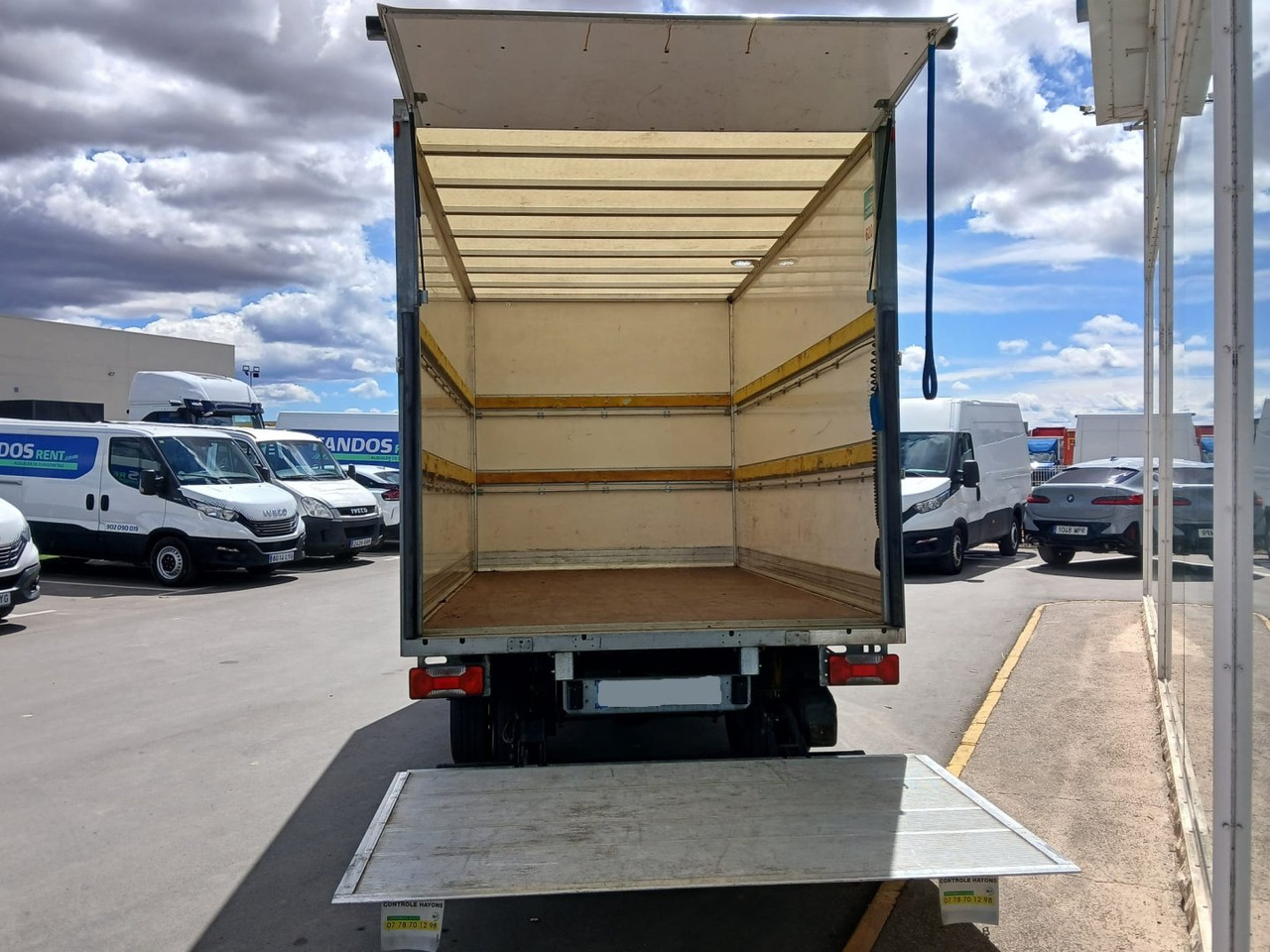 Caja cerrada con plataforma elevadora IVECO 35C16 20m3 - Лекотоварен автомобил фургон: снимка 5 Caja cerrada con plataforma elevadora IVECO 35C16 20m3 - Лекотоварен автомобил фургон: снимка 5