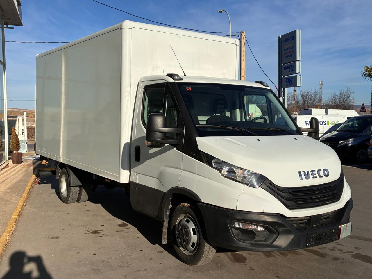 Caja cerrada con plataforma elevadora IVECO 35C16 20m3 - Лекотоварен автомобил фургон: снимка 3 Caja cerrada con plataforma elevadora IVECO 35C16 20m3 - Лекотоварен автомобил фургон: снимка 3