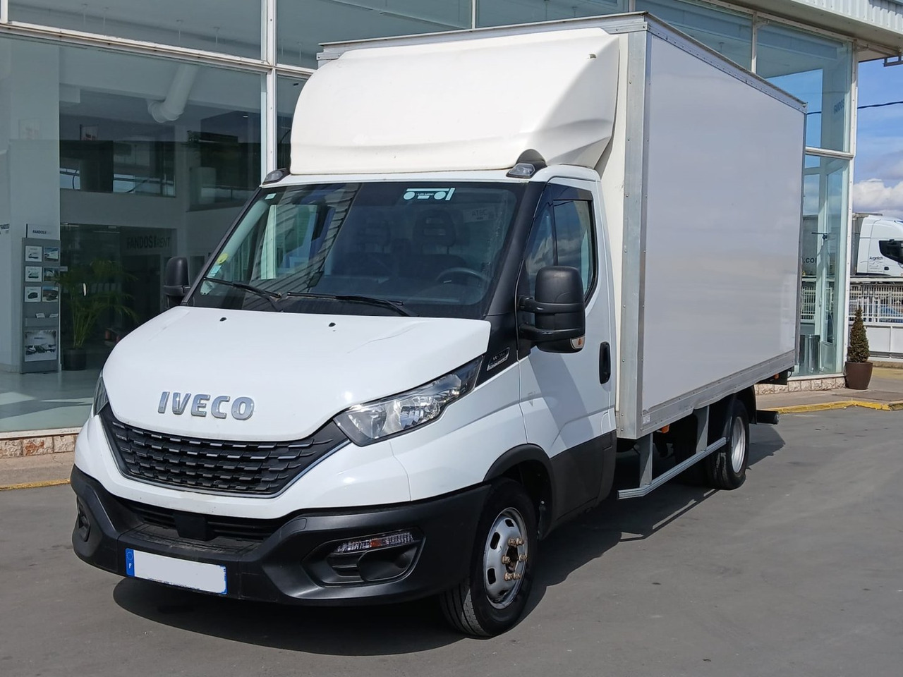 Caja cerrada con plataforma elevadora IVECO 35C16 20m3 - Лекотоварен автомобил фургон: снимка 1 Caja cerrada con plataforma elevadora IVECO 35C16 20m3 - Лекотоварен автомобил фургон: снимка 1