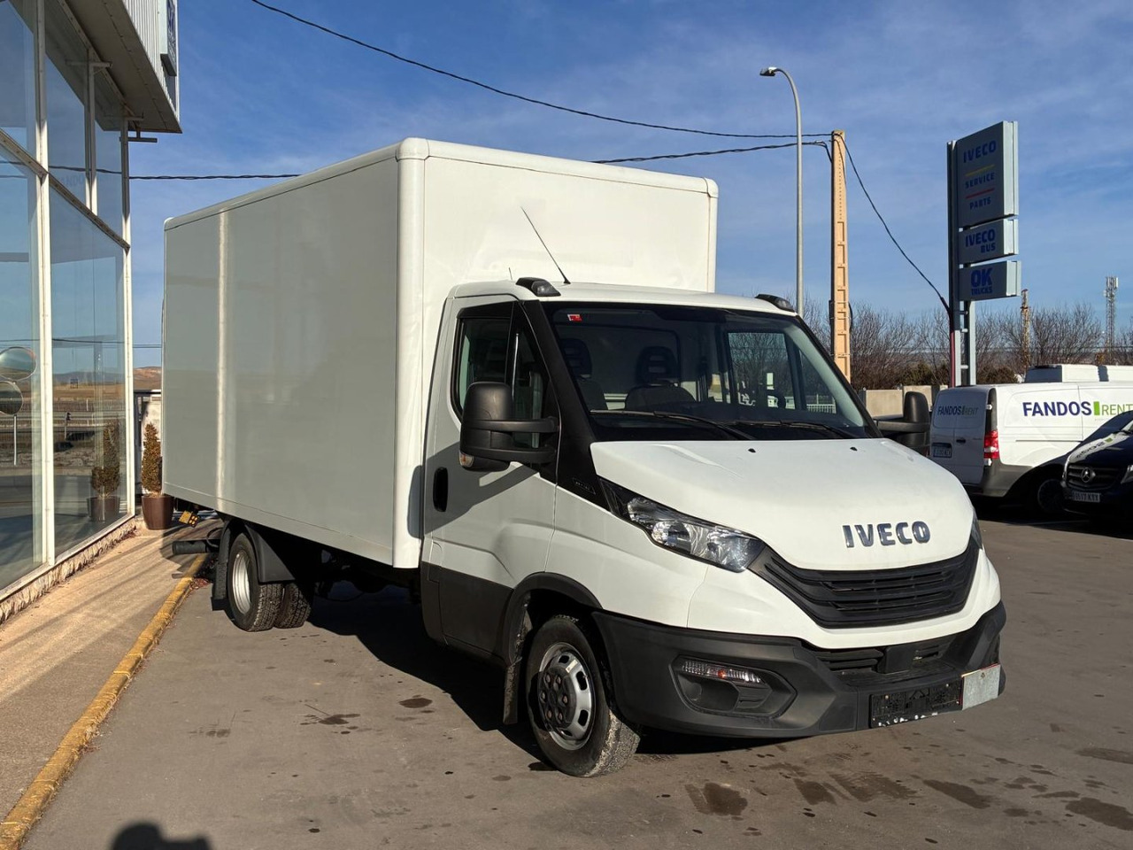 Caja cerrada con plataforma elevadora IVECO 35C16 20m3 - Лекотоварен автомобил фургон: снимка 3 Caja cerrada con plataforma elevadora IVECO 35C16 20m3 - Лекотоварен автомобил фургон: снимка 3