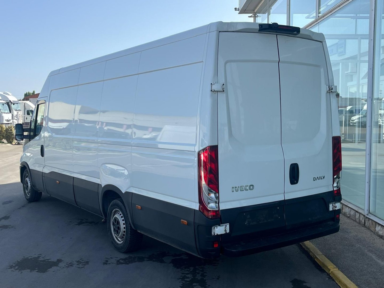 Furgón IVECO 35S14 16m3 - Товарен бус: снимка 4 Furgón IVECO 35S14 16m3 - Товарен бус: снимка 4