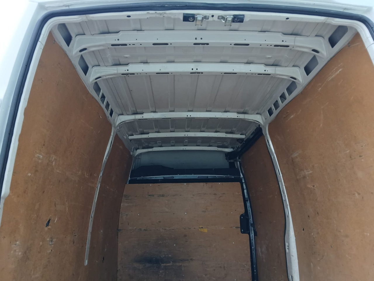 Furgón IVECO 35S16 10m3 - Товарен бус: снимка 5 Furgón IVECO 35S16 10m3 - Товарен бус: снимка 5