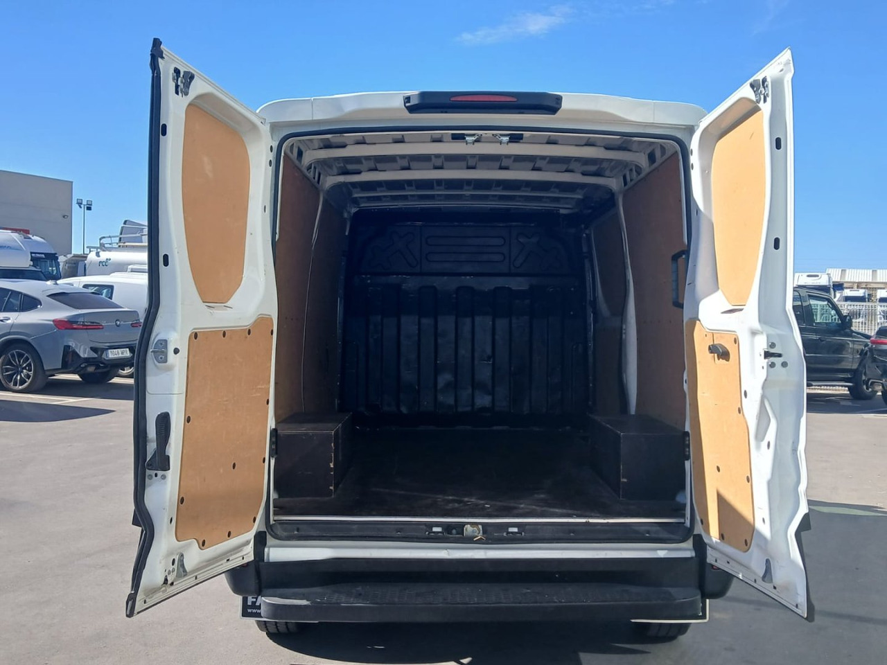 Furgón IVECO 35S16 V 9m3 - Товарен бус: снимка 5 Furgón IVECO 35S16 V 9m3 - Товарен бус: снимка 5