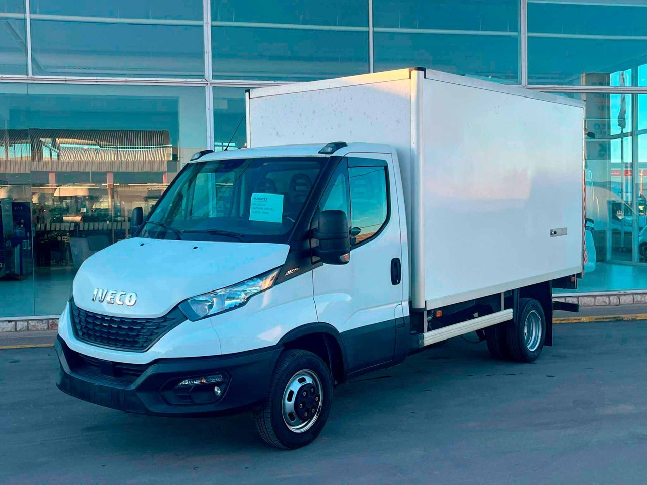 Isotermo IVECO 35C14 ISOTERMO PUERTA ELEVADORA - Лекотоварен автомобил фургон: снимка 1 Isotermo IVECO 35C14 ISOTERMO PUERTA ELEVADORA - Лекотоварен автомобил фургон: снимка 1