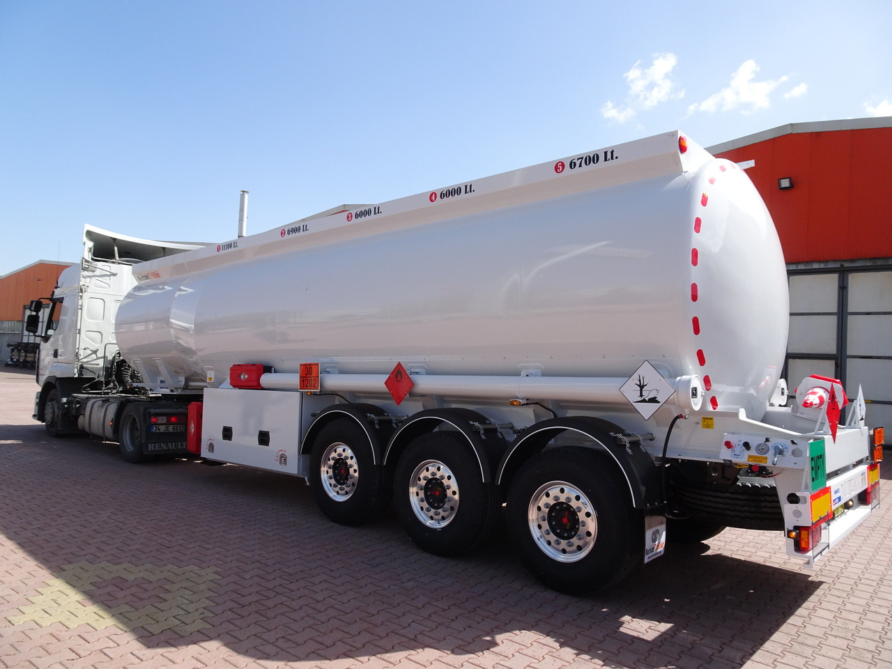 NURSAN Aluminium Tanker - Полуремарке цистерна: снимка 2 NURSAN Aluminium Tanker - Полуремарке цистерна: снимка 2