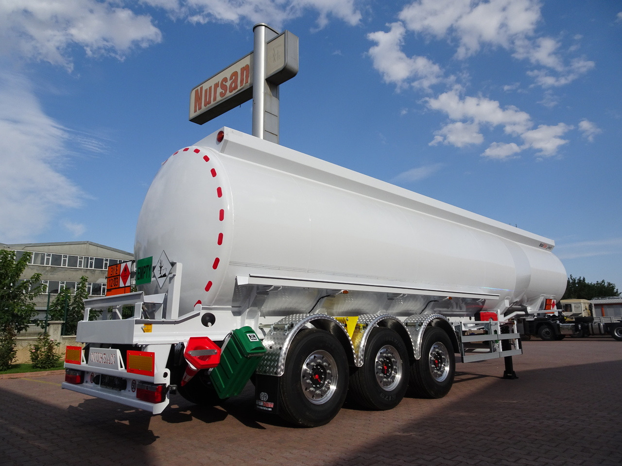 NURSAN Aluminium Tanker - Полуремарке цистерна: снимка 1 NURSAN Aluminium Tanker - Полуремарке цистерна: снимка 1