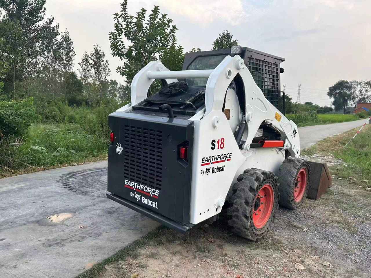 BOBCAT S17 S450 S550 - Мини челен товарач: снимка 4 BOBCAT S17 S450 S550 - Мини челен товарач: снимка 4