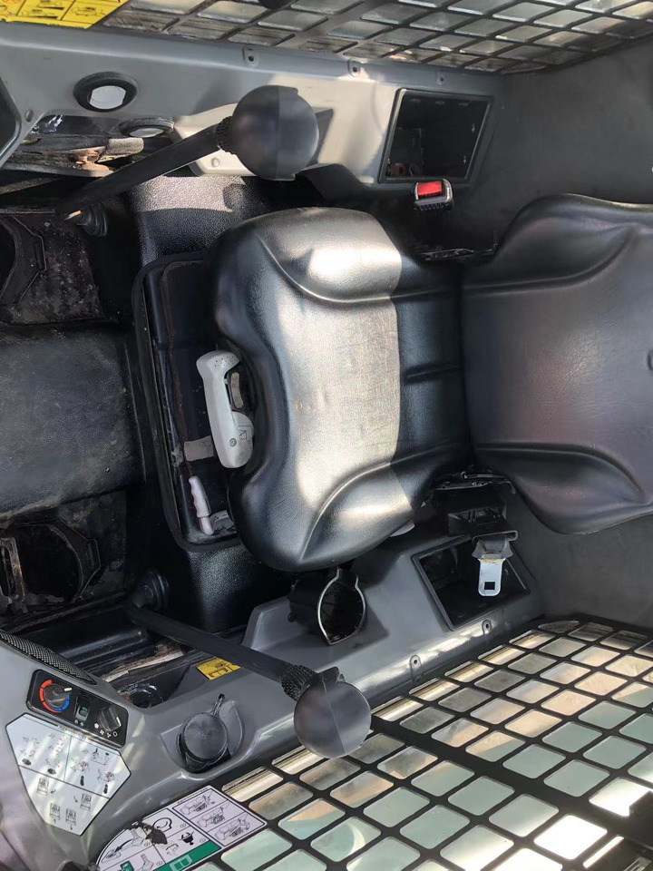 BOBCAT S550 - Мини челен товарач: снимка 5 BOBCAT S550 - Мини челен товарач: снимка 5