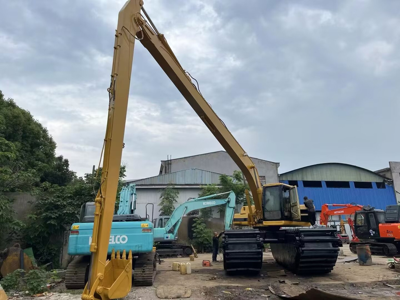 CAT 320 BL dredger 320 CL dredge - Плаващ багер: снимка 2 CAT 320 BL dredger 320 CL dredge - Плаващ багер: снимка 2