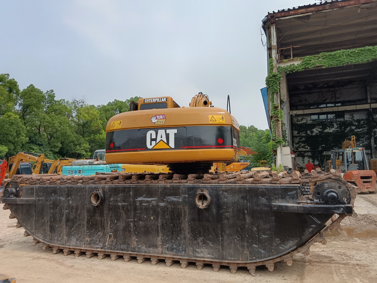 CAT 320CL 320BL DREDGER Customizable - Плаващ багер: снимка 2 CAT 320CL 320BL DREDGER Customizable - Плаващ багер: снимка 2