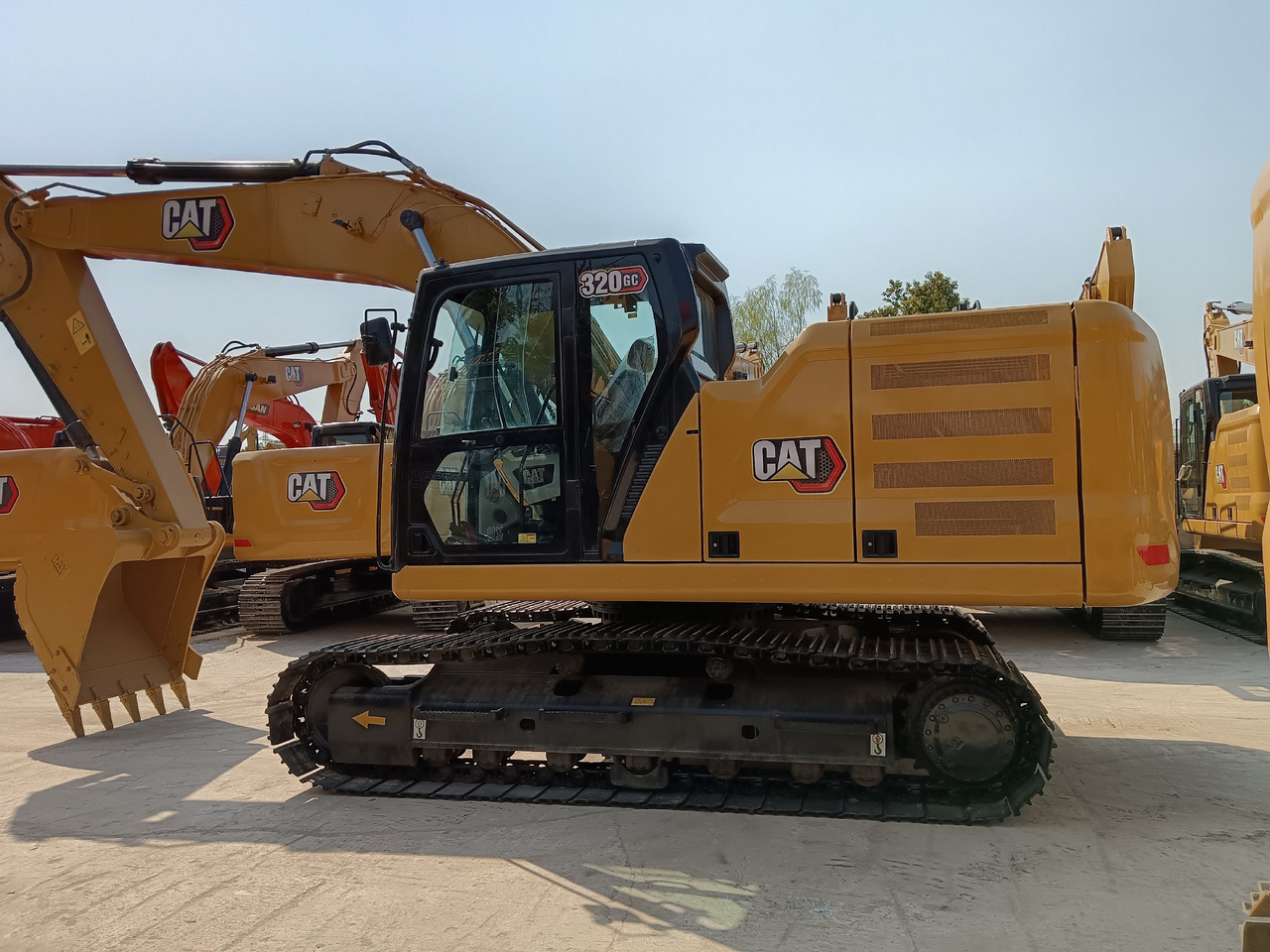 CAT 320GC CATERPILLAR 320 GC - Верижен багер: снимка 1 CAT 320GC CATERPILLAR 320 GC - Верижен багер: снимка 1
