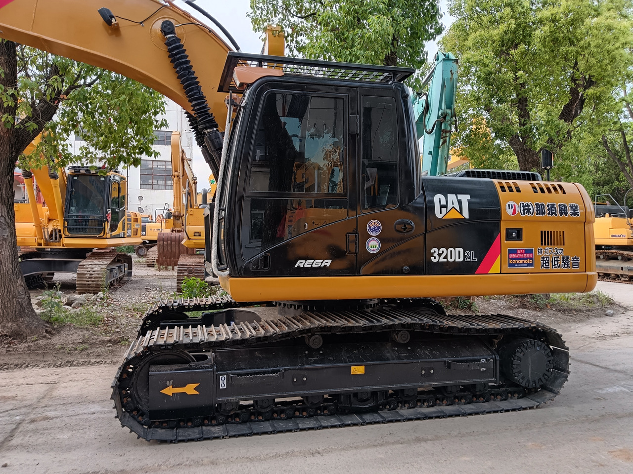CATERPILLAR 320D2L CAT 330 - Верижен багер: снимка 1 CATERPILLAR 320D2L CAT 330 - Верижен багер: снимка 1