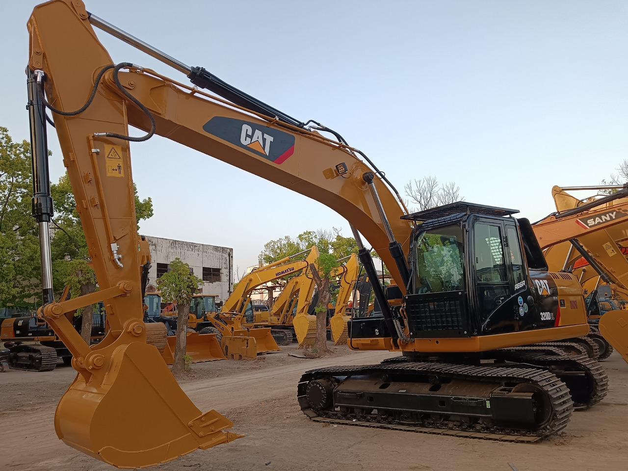 CATERPILLAR 320D2L - Верижен багер: снимка 4 CATERPILLAR 320D2L - Верижен багер: снимка 4