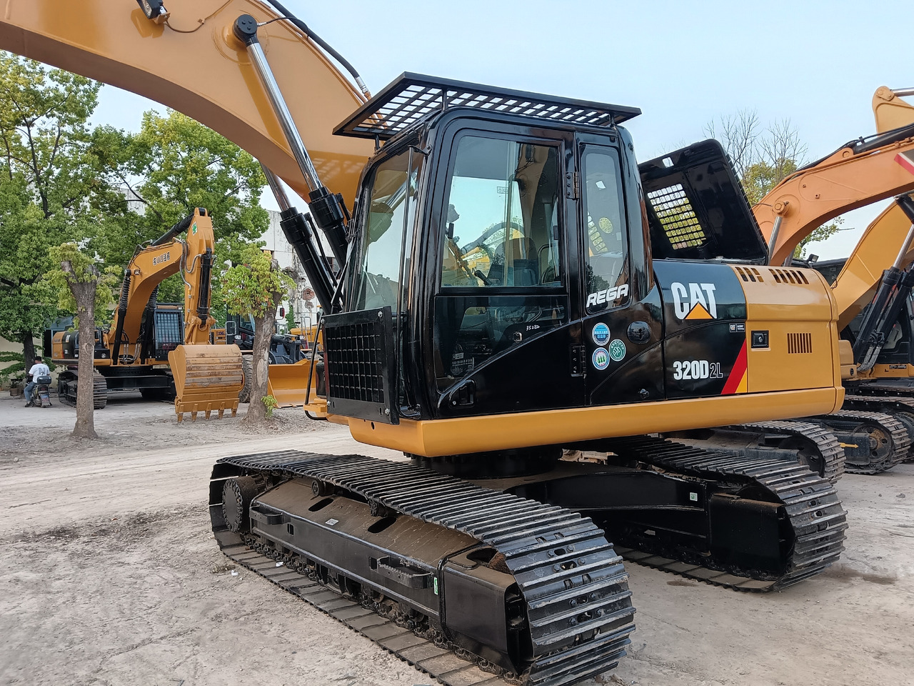 CATERPILLAR 320D2L - Верижен багер: снимка 3 CATERPILLAR 320D2L - Верижен багер: снимка 3