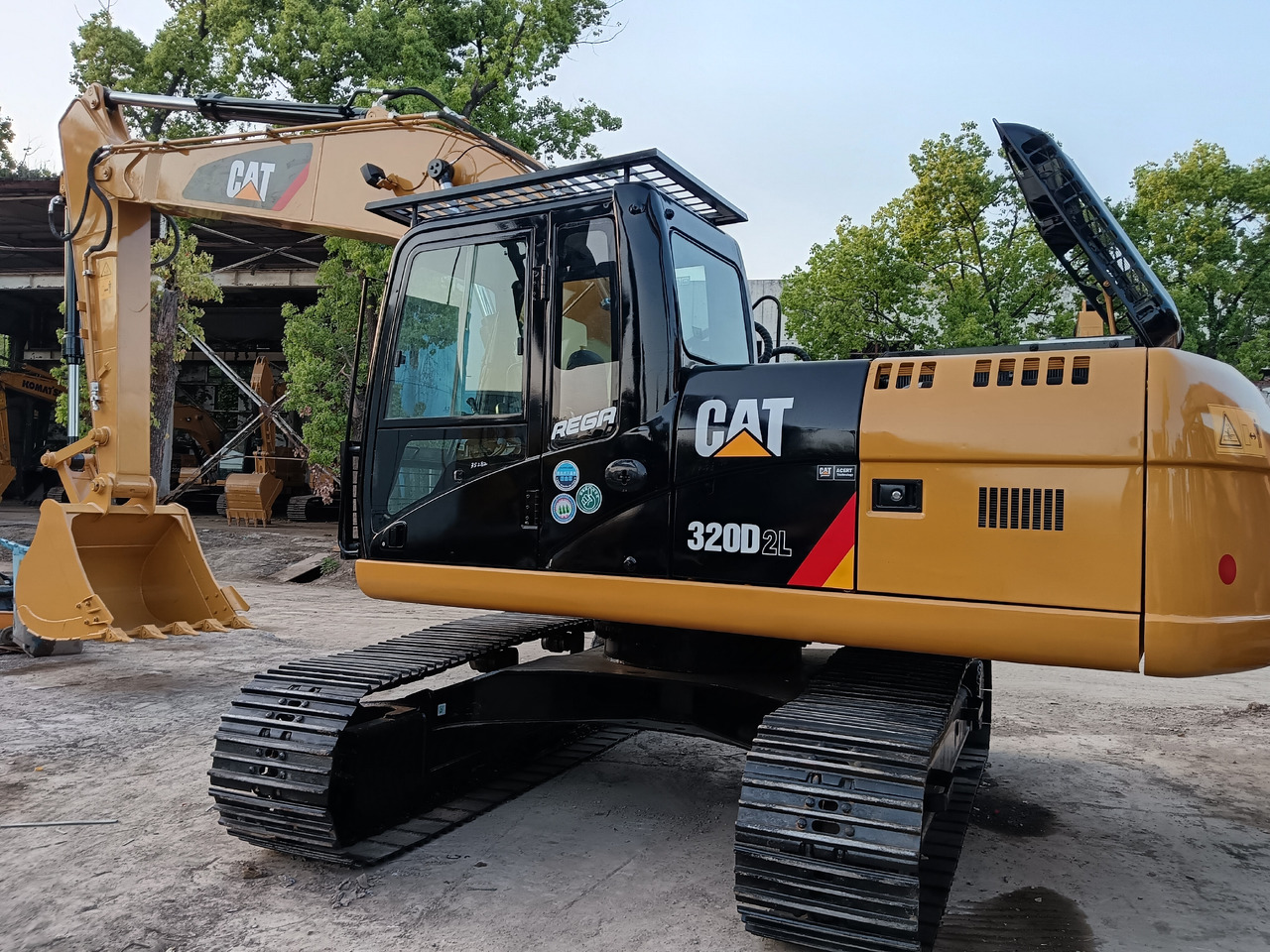 CATERPILLAR 320D2L - Верижен багер: снимка 2 CATERPILLAR 320D2L - Верижен багер: снимка 2