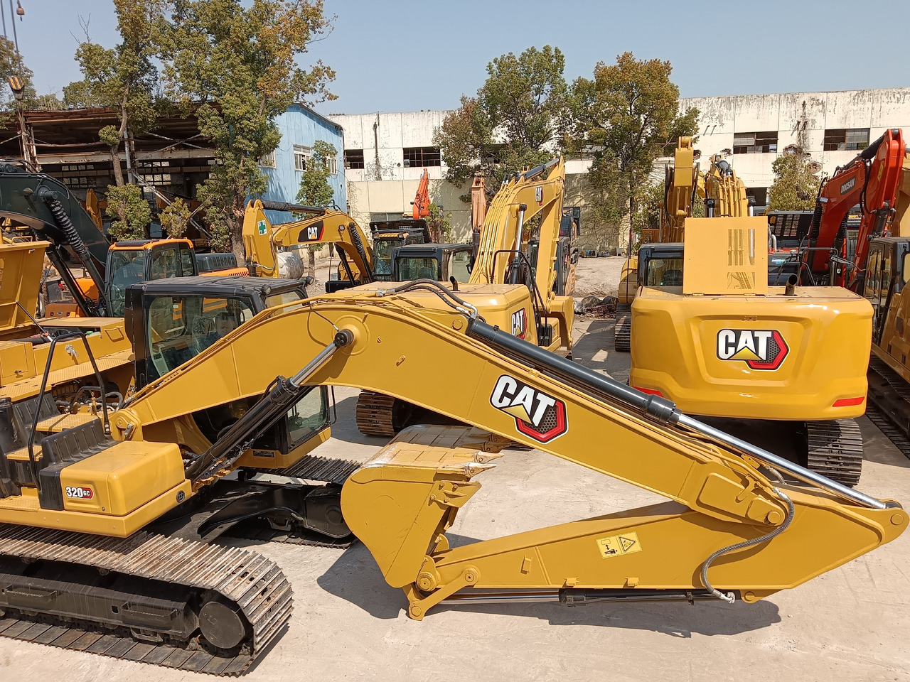 CATERPILLAR 320GC CAT 320 GC - Верижен багер: снимка 2 CATERPILLAR 320GC CAT 320 GC - Верижен багер: снимка 2