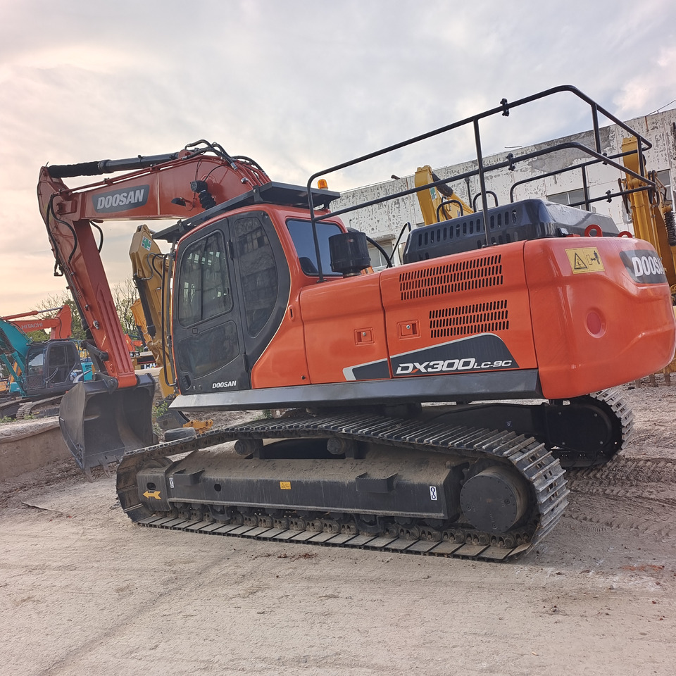 DOOSAN DX 300 LC - 9C - Верижен багер: снимка 1 DOOSAN DX 300 LC - 9C - Верижен багер: снимка 1