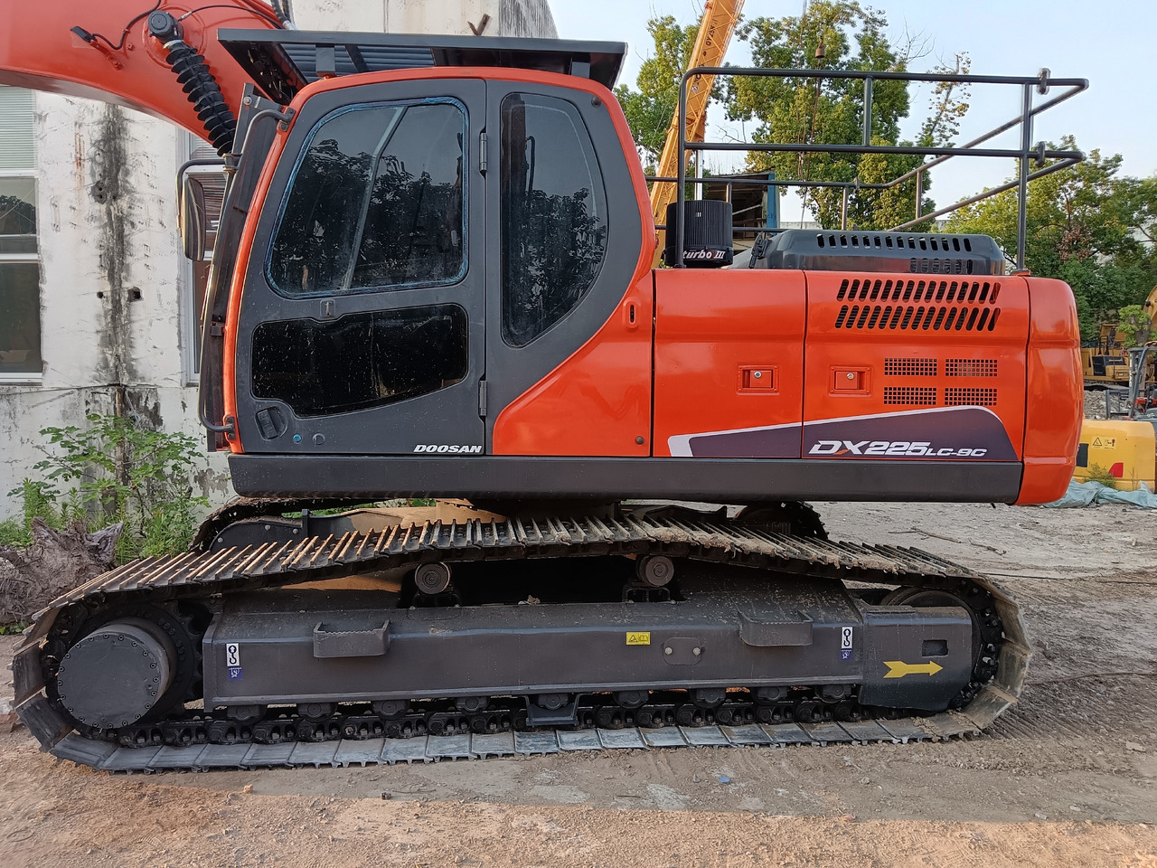DOOSAN DX225LC-9C DX225 LCA - Верижен багер: снимка 1 DOOSAN DX225LC-9C DX225 LCA - Верижен багер: снимка 1