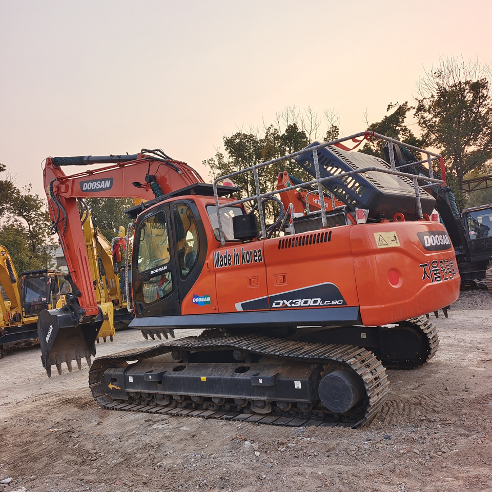 DOOSAN DX300LC-9C Doosan DX 300 LC - 9 C - Верижен багер: снимка 1 DOOSAN DX300LC-9C Doosan DX 300 LC - 9 C - Верижен багер: снимка 1