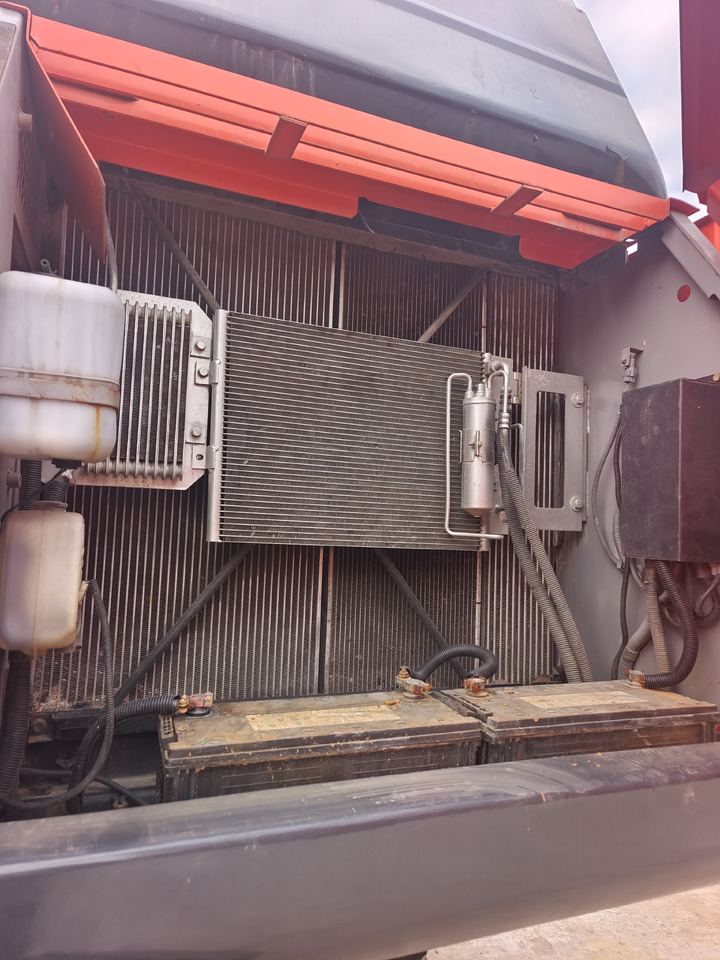 HITACHI ZX200-3 - Верижен багер: снимка 5 HITACHI ZX200-3 - Верижен багер: снимка 5