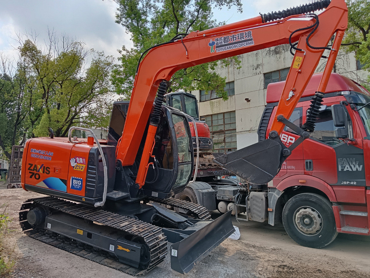 HITACHI ZX70 - Мини багер: снимка 1 HITACHI ZX70 - Мини багер: снимка 1