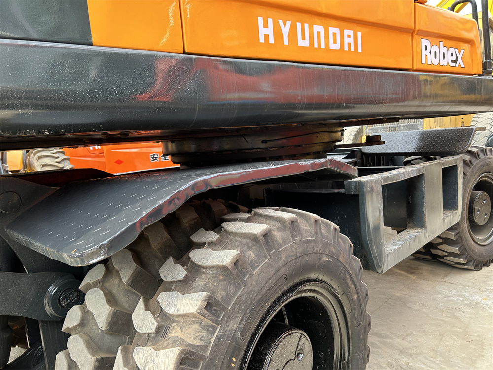 HYUNDAI 210W-9 - Колесен багер: снимка 4 HYUNDAI 210W-9 - Колесен багер: снимка 4