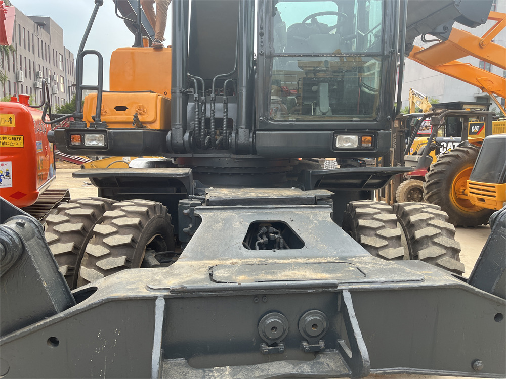HYUNDAI 210W-9 - Колесен багер: снимка 3 HYUNDAI 210W-9 - Колесен багер: снимка 3