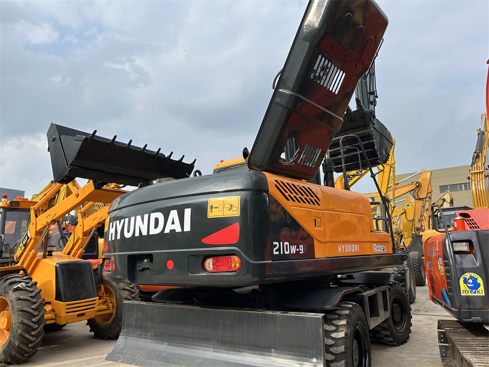 HYUNDAI 210W-9S 210W-9T - Колесен багер: снимка 2 HYUNDAI 210W-9S 210W-9T - Колесен багер: снимка 2