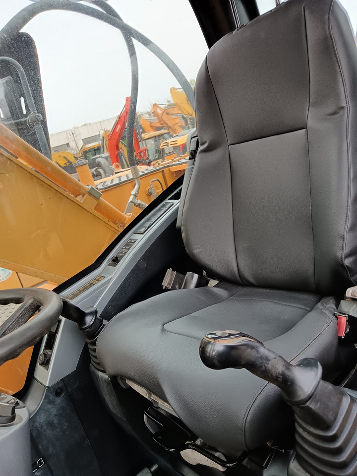 HYUNDAI 210W-9S Hyundai 210 W - 9 S - Колесен багер: снимка 3 HYUNDAI 210W-9S Hyundai 210 W - 9 S - Колесен багер: снимка 3