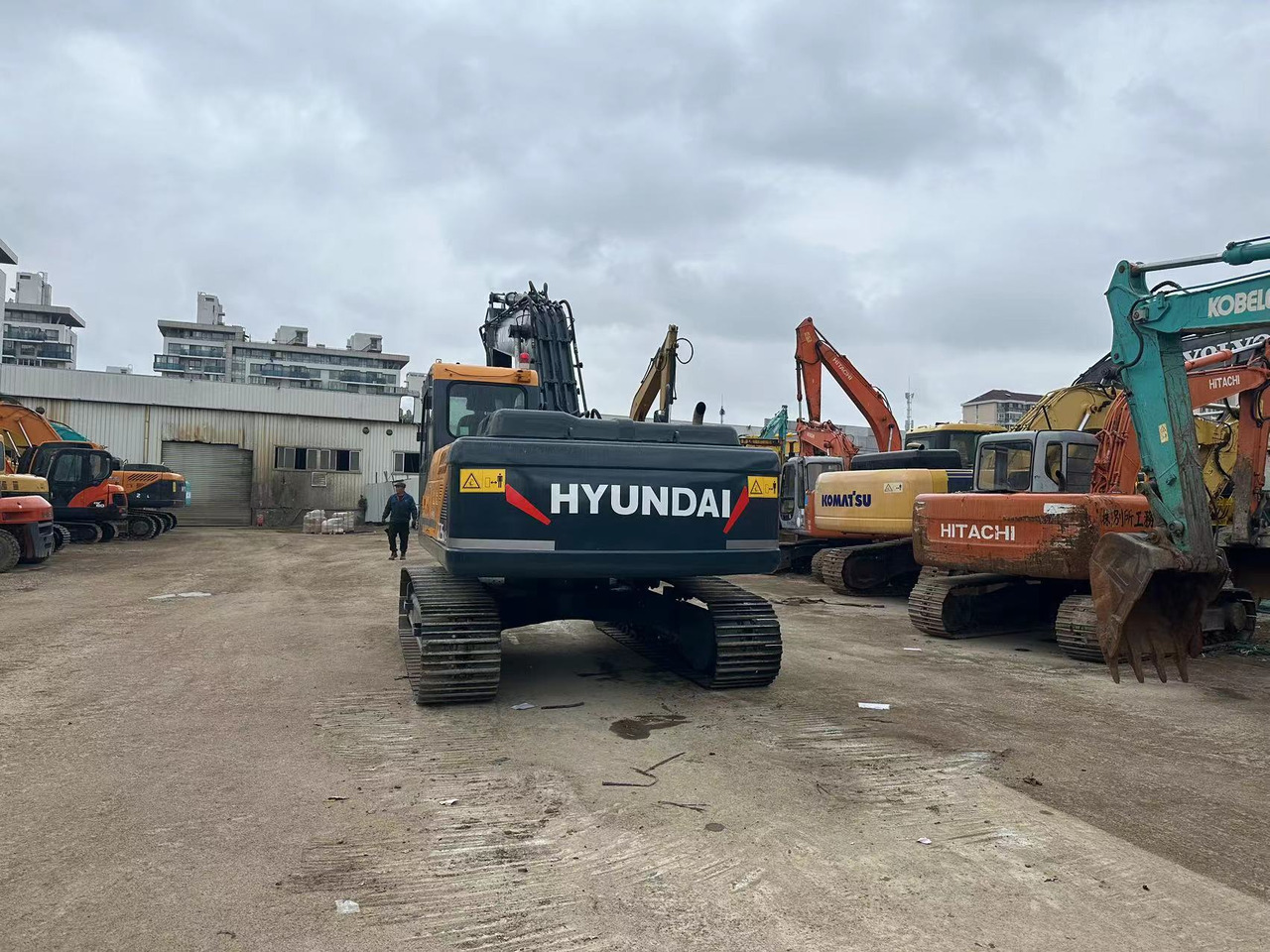 HYUNDAI 225 LC - 9T 225LC-9T 220LC-9S 305LC - 9T - Верижен багер: снимка 4 HYUNDAI 225 LC - 9T 225LC-9T 220LC-9S 305LC - 9T - Верижен багер: снимка 4