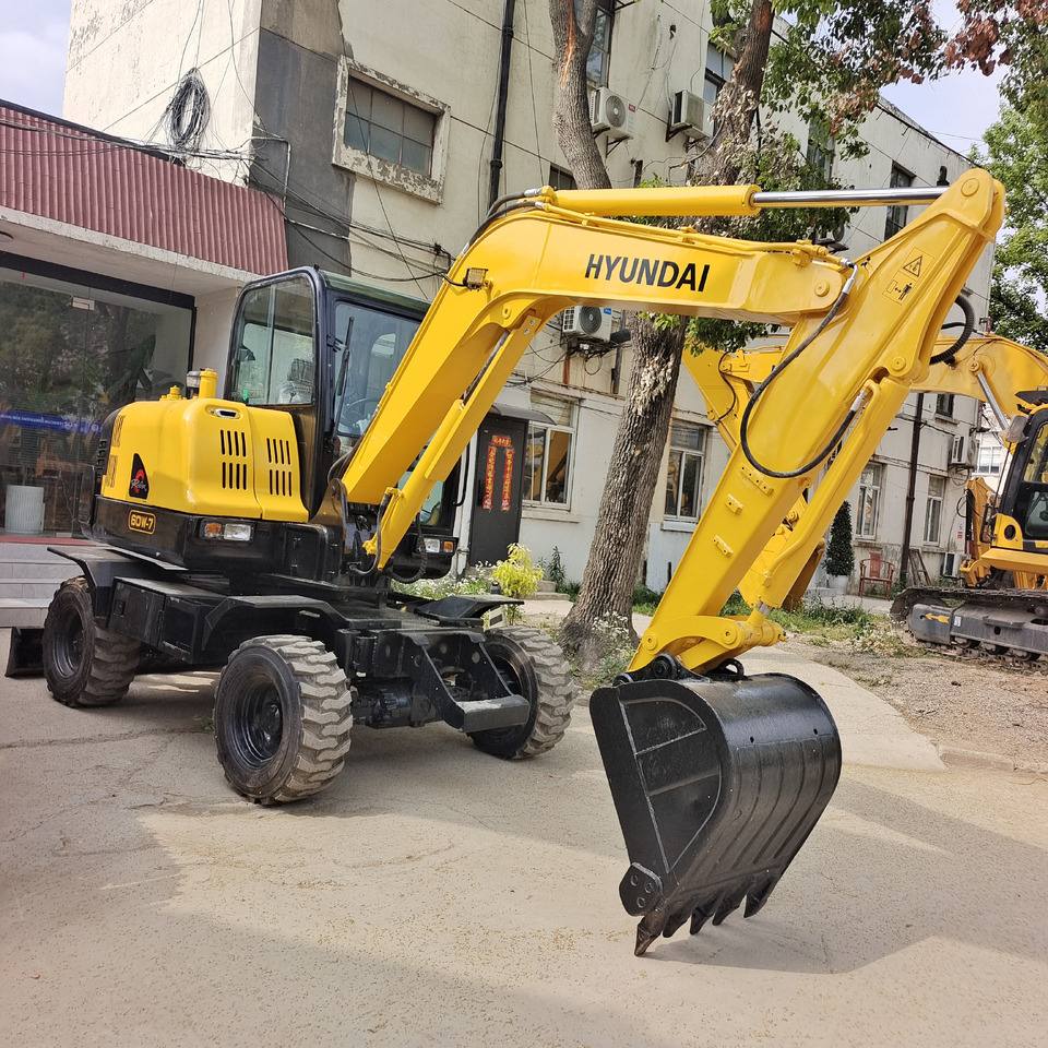 HYUNDAI R 60W - 7 - Колесен багер: снимка 1 HYUNDAI R 60W - 7 - Колесен багер: снимка 1