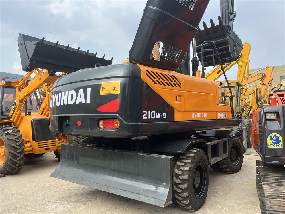 Hyundai 210w-9s HYUNDAI 210 W - 9 S - Колесен багер: снимка 1 Hyundai 210w-9s HYUNDAI 210 W - 9 S - Колесен багер: снимка 1