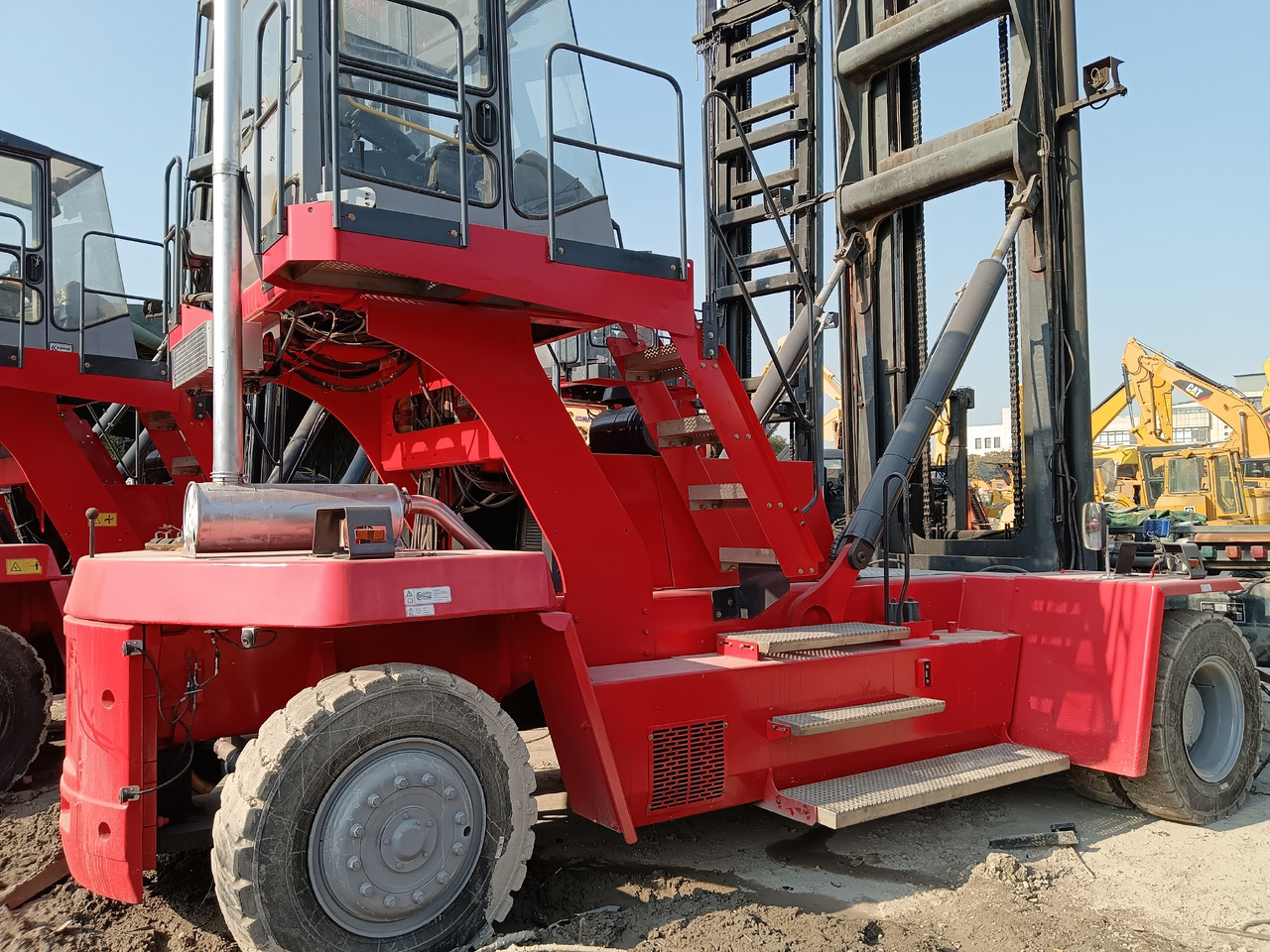 KALMAR DCE90 - Ричстакер: снимка 1 KALMAR DCE90 - Ричстакер: снимка 1