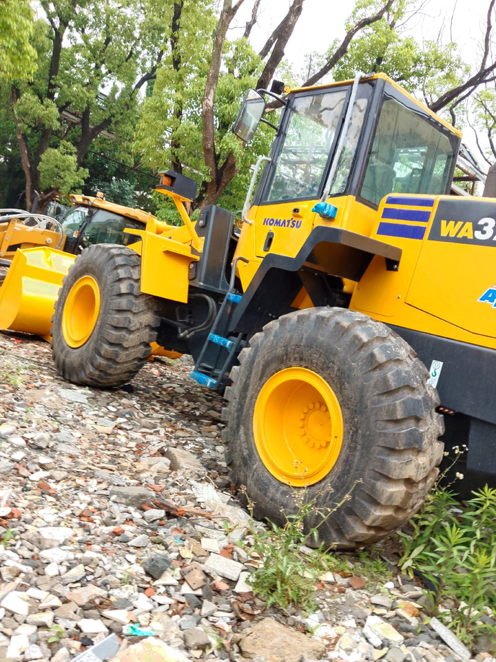 KOMATSU WA320 - Колесен товарач: снимка 4 KOMATSU WA320 - Колесен товарач: снимка 4